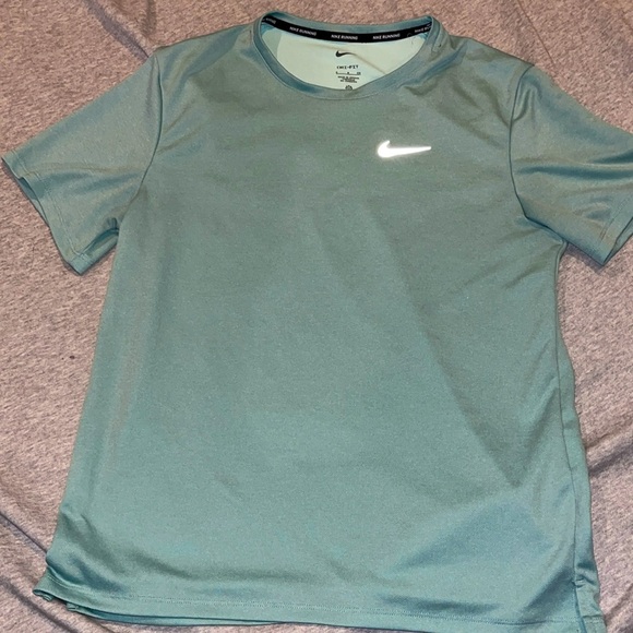Nike Running 🏃 Light Green Mint Dri-Fit T-Shirt Size Adult Small S Like New - Picture 1 of 10